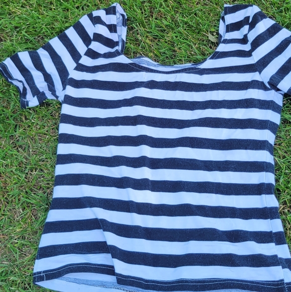 Suzy Shier black and white strip top - Picture 3 of 4